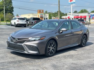 Used 2023 Toyota Camry SE image 1