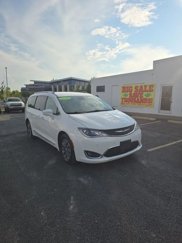 Used 2020 Chrysler Pacifica Touring-L Plus w/ Advanced Safetytec Group image 1