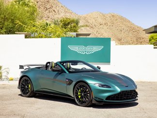 Used 2023 Aston Martin V8 Vantage Roadster image 1
