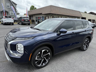 Used 2023 Mitsubishi Outlander SE image 1
