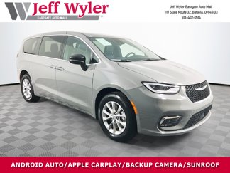 Used 2025 Chrysler Pacifica Select image 1