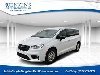 New 2026 Chrysler Pacifica Select image 1