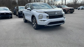 New 2025 Mitsubishi Outlander SE image 1