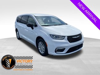 New 2026 Chrysler Pacifica Select image 1