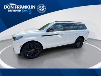 New 2025 Lincoln Navigator Reserve w/ Jet Appearance Package image 1