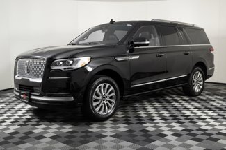 Used 2022 Lincoln Navigator L 4WD image 1