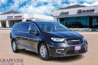 Used 2023 Chrysler Pacifica Touring-L image 1