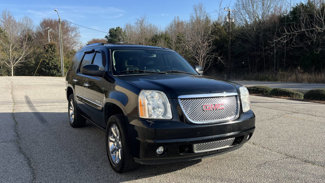Used 2008 GMC Yukon Denali image 1