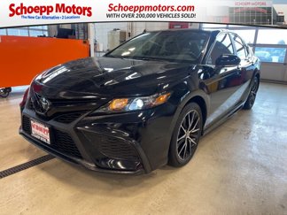 Used 2024 Toyota Camry SE image 1