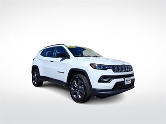 Used 2022 Jeep Compass Latitude image 1