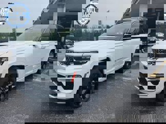 Used 2024 Jeep Grand Cherokee Summit w/ Luxury Tech Group V image 1