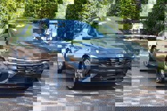 Used 2024 Hyundai Elantra SE image 1