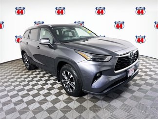 Certified 2023 Toyota Highlander XLE image 1