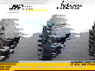 Used 2024 Kia Sorento S image 1