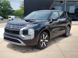 New 2025 Mitsubishi Outlander SE image 1
