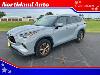 Used 2022 Toyota Highlander Bronze Edition image 1