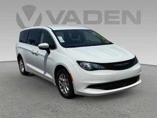 Used 2023 Chrysler Voyager LX image 1