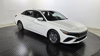 Used 2024 Hyundai Elantra SEL image 1