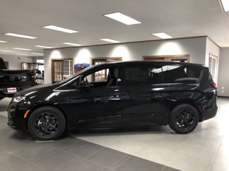 New 2023 Chrysler Pacifica Touring-L w/ S Appearance Package image 1