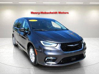 Used 2023 Chrysler Pacifica Touring-L image 1