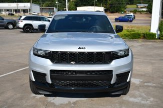 Used 2024 Jeep Grand Cherokee L Laredo image 1