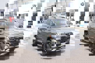 New 2025 Volkswagen Atlas Peak Edition SE image 1