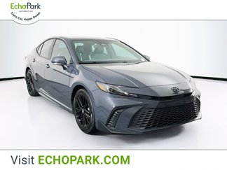 Used 2025 Toyota Camry SE image 1