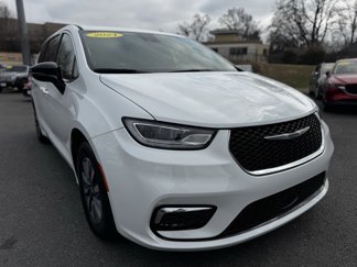 Used 2024 Chrysler Pacifica Select image 1