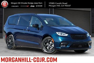 New 2025 Chrysler Pacifica Premium image 1