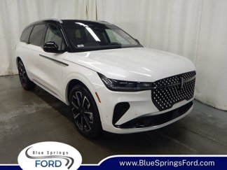 Used 2024 Lincoln Nautilus Reserve image 1