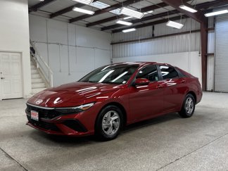 Used 2025 Hyundai Elantra SE w/ Cargo Package image 1