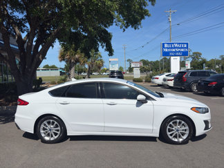 Used 2020 Ford Fusion SE image 1