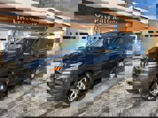 Used 2017 Jeep Cherokee Latitude w/ Cold Weather Group image 1