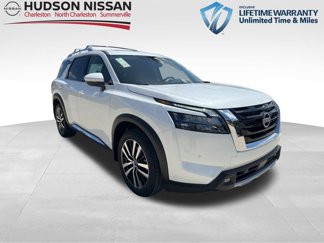 New 2025 Nissan Pathfinder Platinum image 1