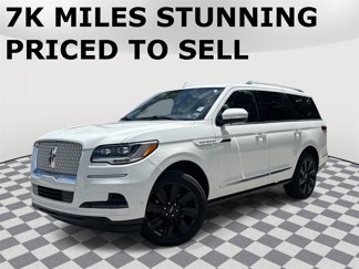 Used 2024 Lincoln Navigator Reserve image 1