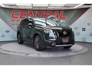 New 2025 Nissan Pathfinder SL w/ SL Premium Package image 1