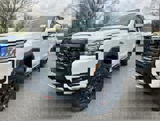 New 2025 Nissan Frontier PRO-4X w/ Pro Convenience Package image 1