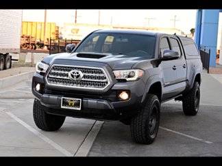 Used 2017 Toyota Tacoma TRD Sport image 1