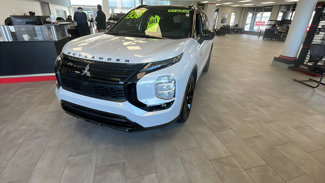 New 2025 Mitsubishi Outlander SEL Black Edition image 1