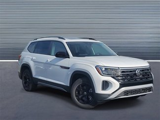 New 2025 Volkswagen Atlas Peak Edition SE image 1