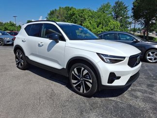 Certified 2025 Volvo XC40 B5 Plus image 1