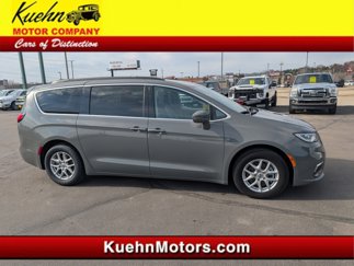 Used 2022 Chrysler Pacifica Touring-L image 1