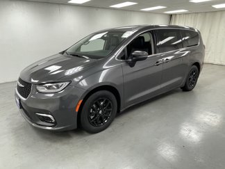 Used 2023 Chrysler Pacifica Touring-L image 1