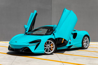 Used 2023 McLaren Artura image 1