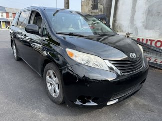 Used 2012 Toyota Sienna LE image 1