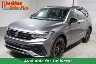 Used 2022 Volkswagen Tiguan SE R-Line image 1