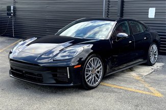 Certified 2025 Porsche Panamera 4 image 1