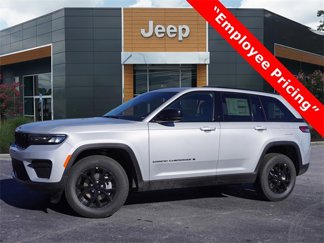 New 2025 Jeep Grand Cherokee Altitude image 1