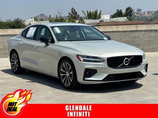 Used 2022 Volvo S60 B5 Momentum image 1