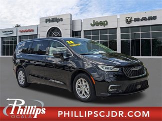 Used 2024 Chrysler Pacifica Touring-L image 1